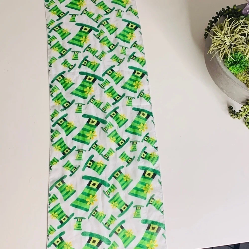 St Patrick’s Day green stripe top hat print scarf adult one size accessory